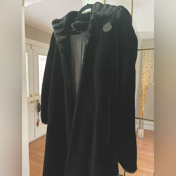 BIANCA NYGARD floor length fur winter coat. - Picture 6 of 11